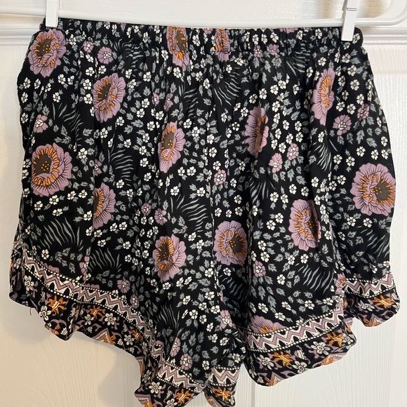 Anthropologie stretch waist floral printed shorts - Picture 2 of 4